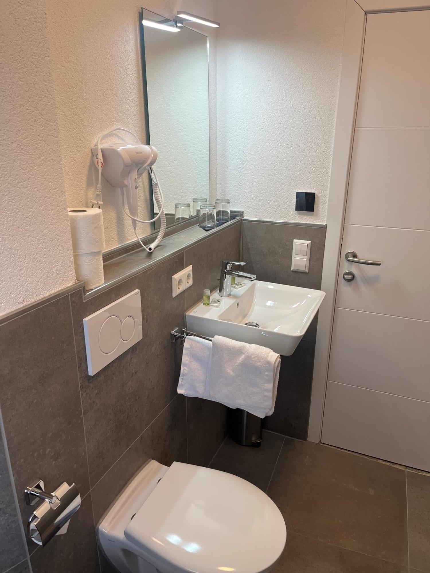 פרידריכסהאפן Hotel Seeadler מראה חיצוני תמונה