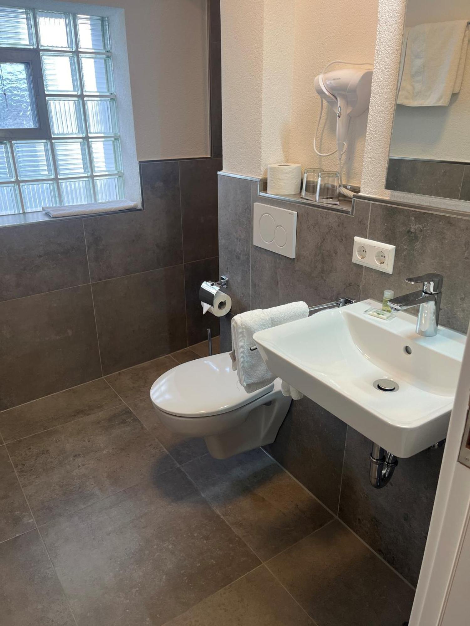 פרידריכסהאפן Hotel Seeadler מראה חיצוני תמונה
